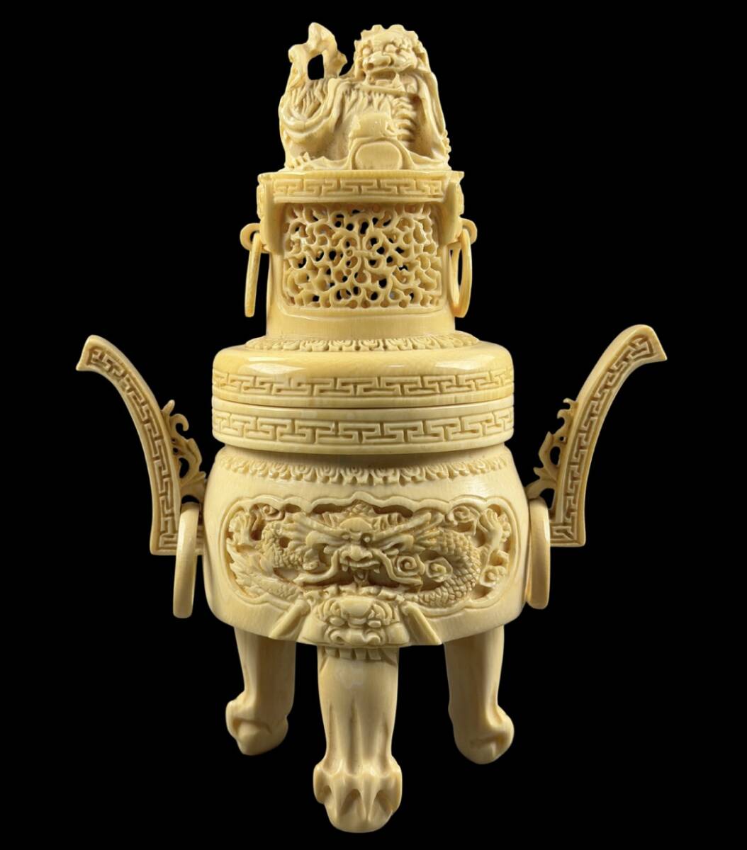 【偲】鯨歯風 天然素材 極上彫刻香炉 『龍 獅子』細密彫刻 精密彫刻 置物 時代物 骨董品 高約15.6cm 重約171.3g r-1070拍卖