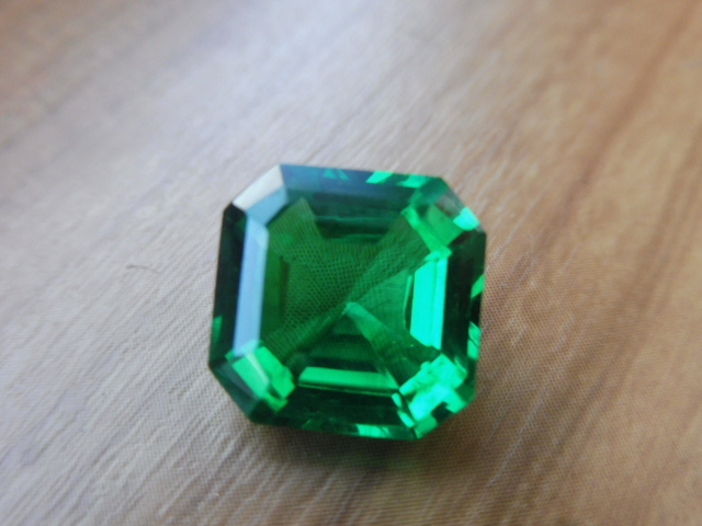 【黒みを感じない鮮やかなグリーン】グリーンガーネット ツァボライト ルース 約10ct 裸石 リングやペンダントに!拍卖