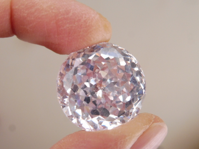 【真水を固めたような・・・】ホワイトジルコン ルース 約51ct 実物の方が透明度高く鮮やか拍卖