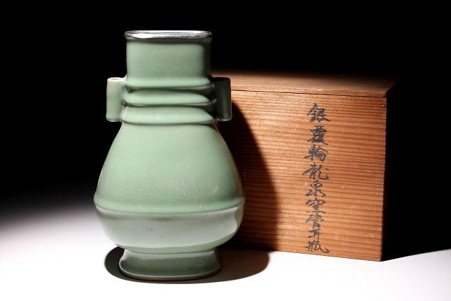 ☆寒椿☆銀覆輪龍泉窯管耳瓶 高さ約24.5cm (検)青磁 双耳 貫耳瓶 花入 花瓶 唐物 中国美術 古玩拍卖