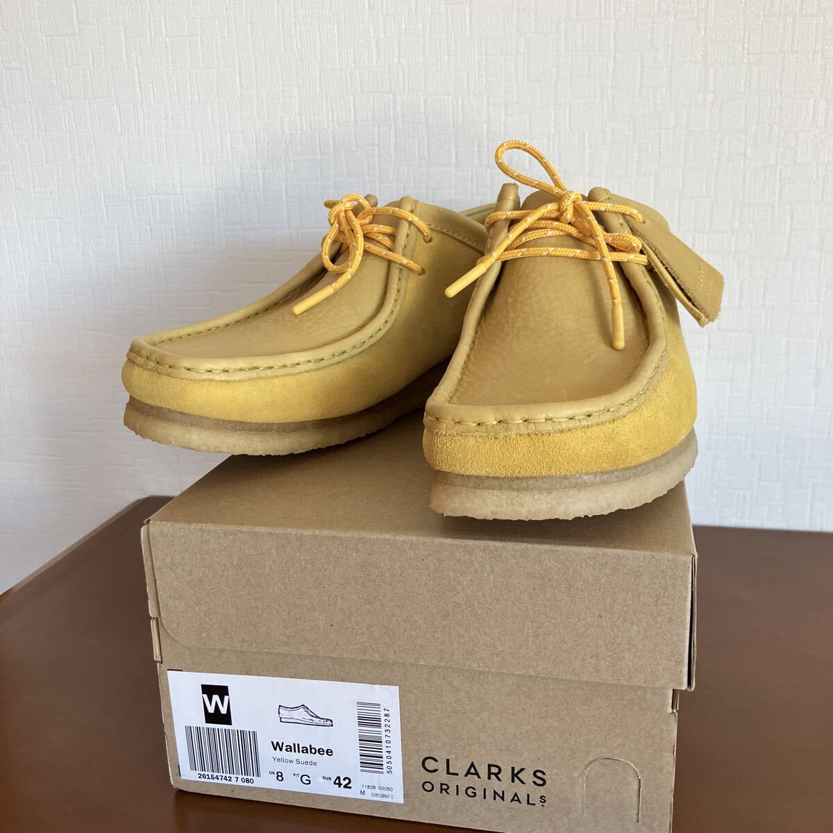 未使用品 CLARKS WALLABEE YELLOW SUEDE 42 UK8 US9 クラークス ワラビー イエロー スエード クレープソール fitting G 外箱付拍卖