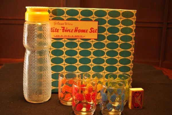 【新品未使用】★美品 レトロ雑貨『カラフルなベリー柄冷茶セット ガラスポット&ガラスコップ5客』★検:(初だし/贈答品/昭和/当時物)70424C拍卖