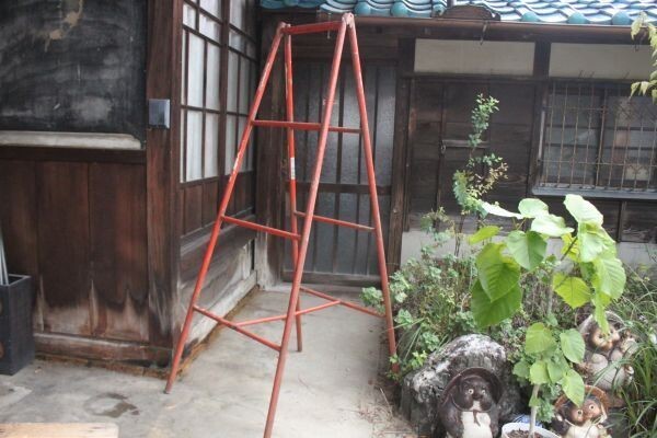 【蔵出し】★美品 用の美『古いアイアンのパイプ脚立』高さ約178㎝★検:(初だし/シャビー/インダストリアル/ガーデン/レトロ/当時物)70925D拍卖