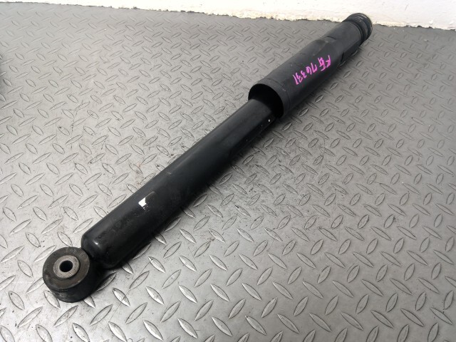 フリード GB7 右リア ショックアブソーバー 52610-TDK-J12拍卖