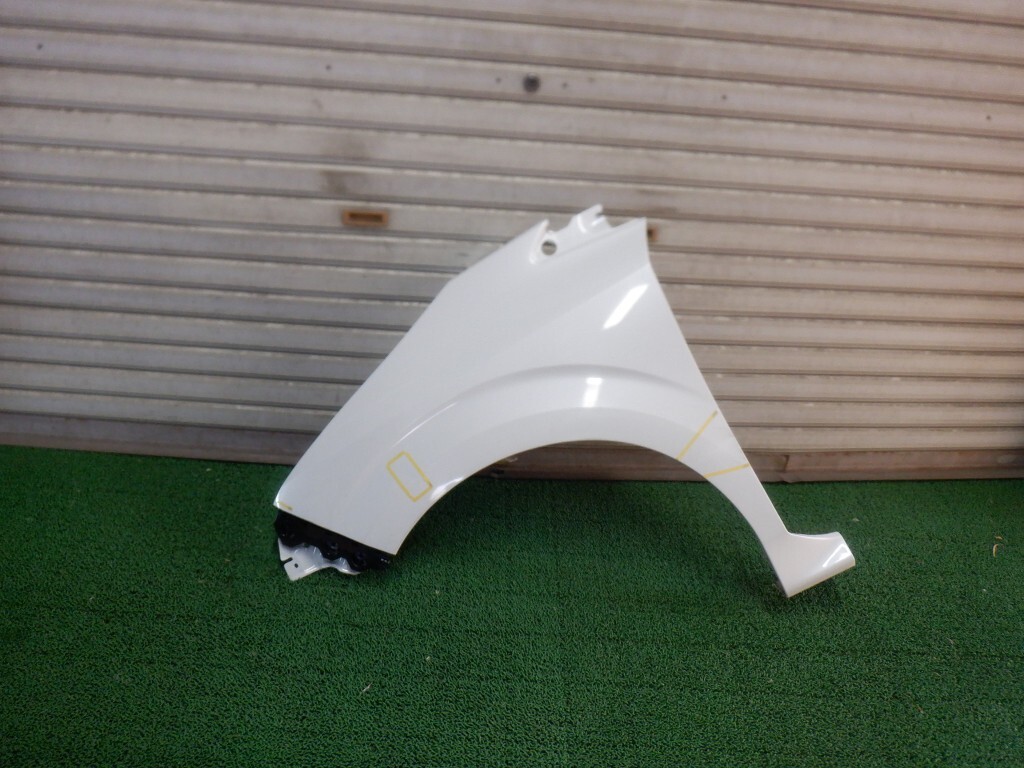 ノート E13 左フェンダー (A4209)拍卖