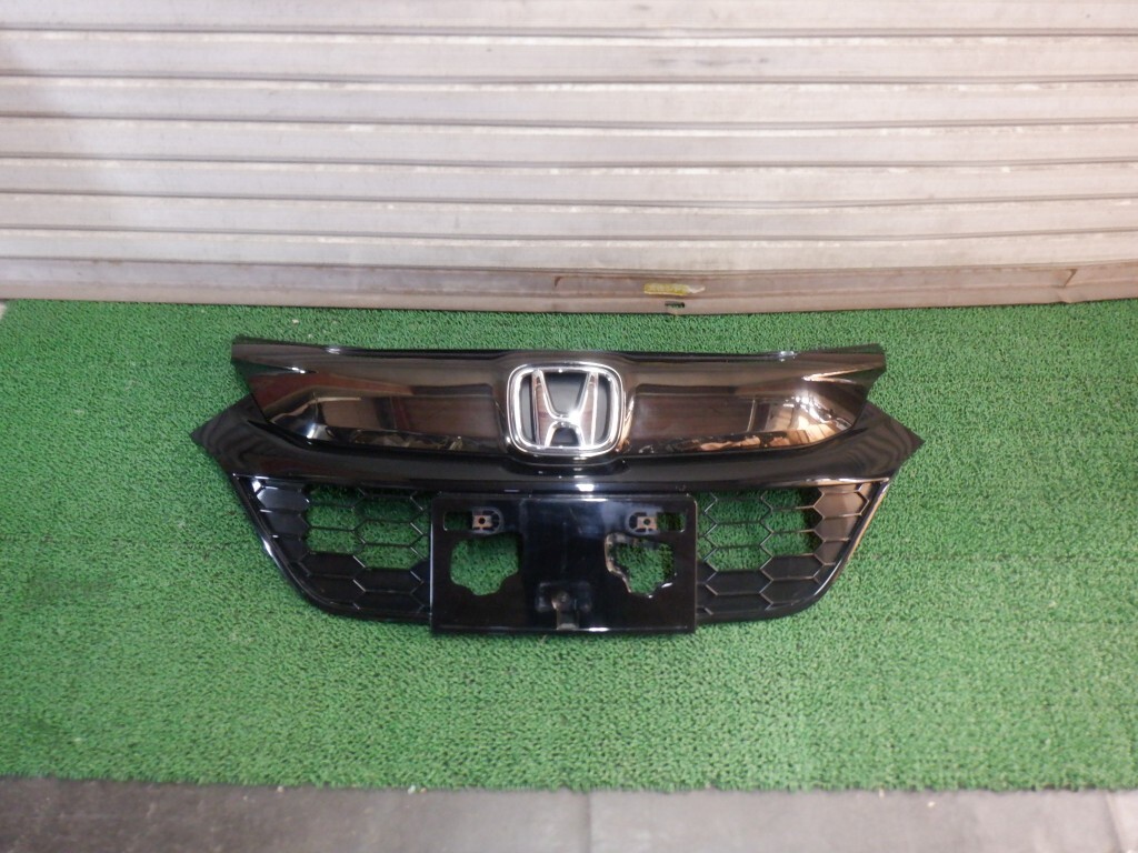 ヴェゼル RU1/RU2/RU3/RU4 後期 グリル 71121-T7A-J51-M1 (A4216)拍卖