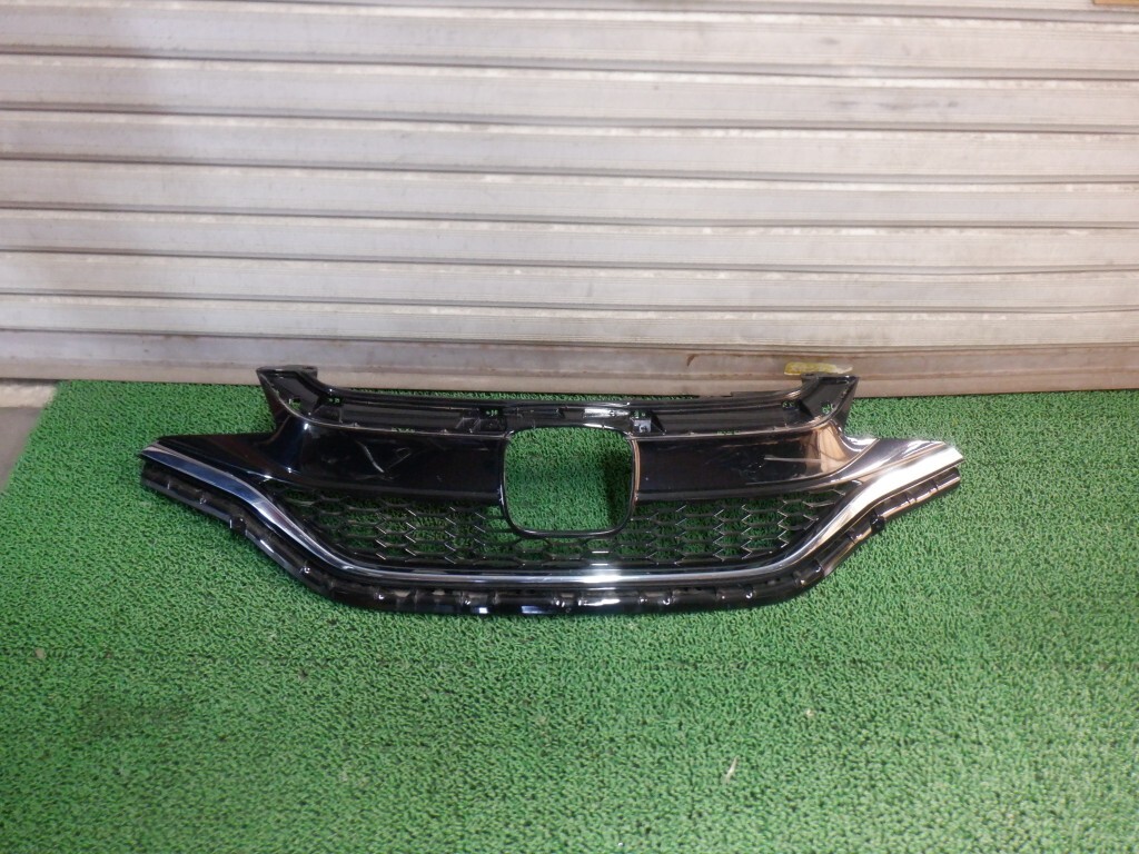 フィット ハイブリッド GP5 後期 グリル 71121-T5A-J50 (A4219)拍卖