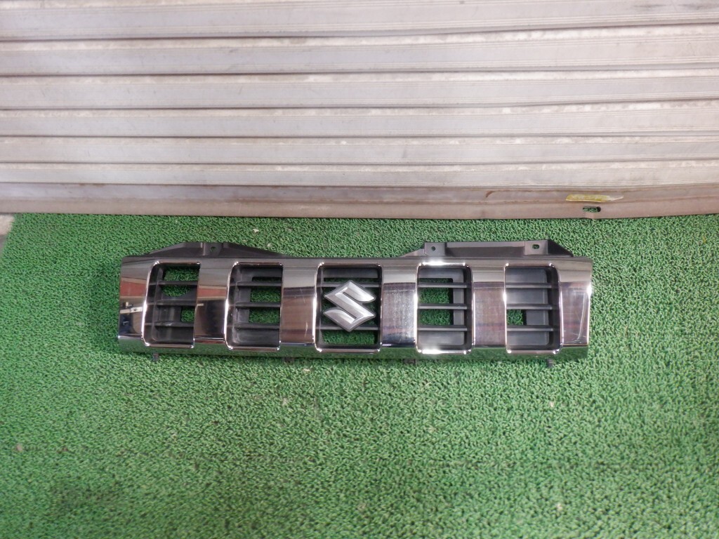 ジムニー JB23W 後期 グリル 72111-57M0 (A4222)拍卖