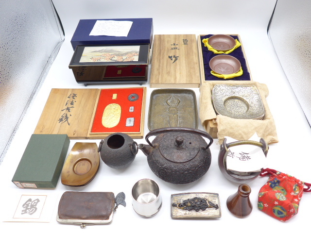 #22143 伝統工芸 骨董品 おまとめ 銘々皿揃 純銅香梅 茶道具 錫製 食器 小皿 オルゴール 雑貨 置物 工芸美術 コレクション 一部箱付き拍卖