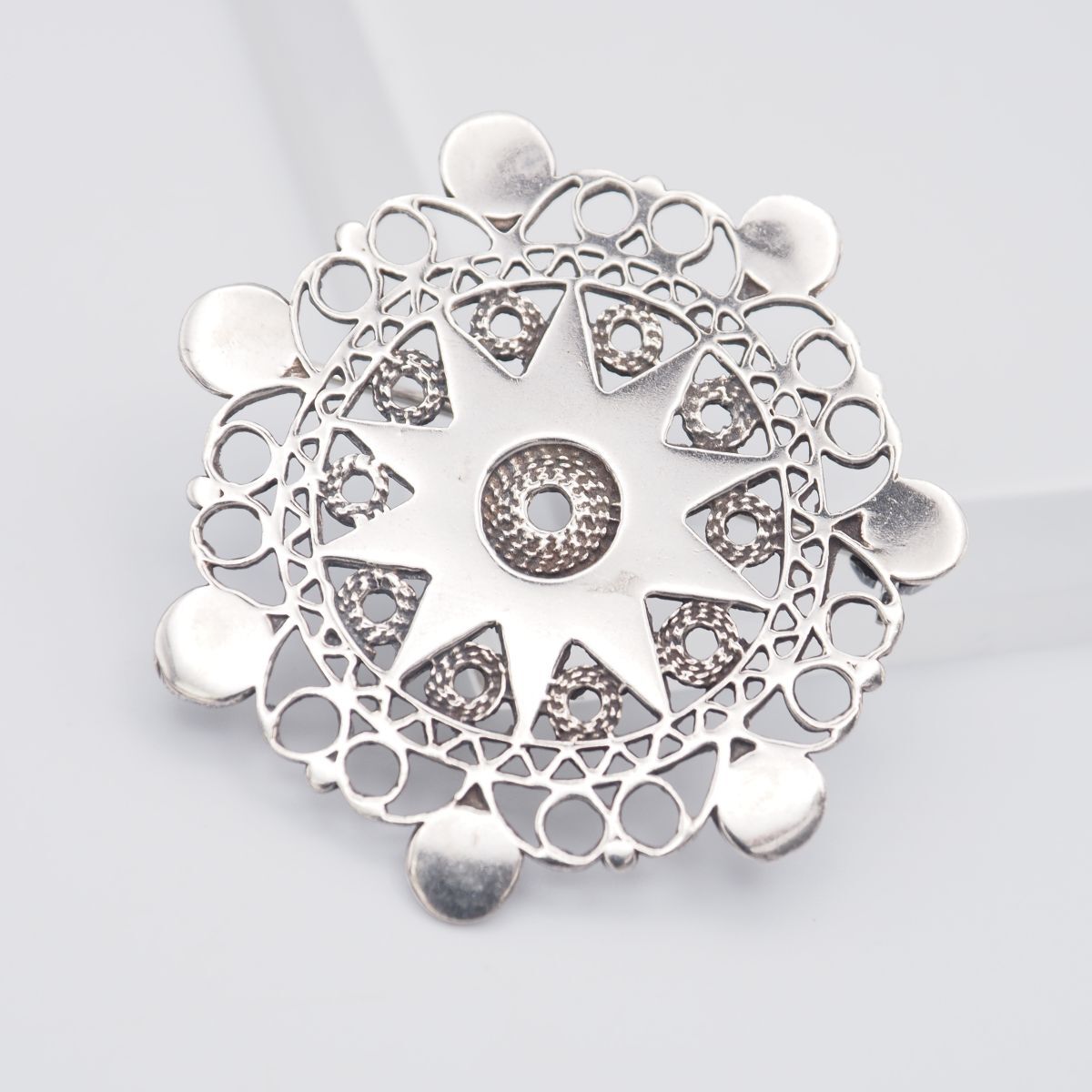 F279 ヴィンテージ 835刻印 ブローチ 透かし彫り デザイン シルバー拍卖