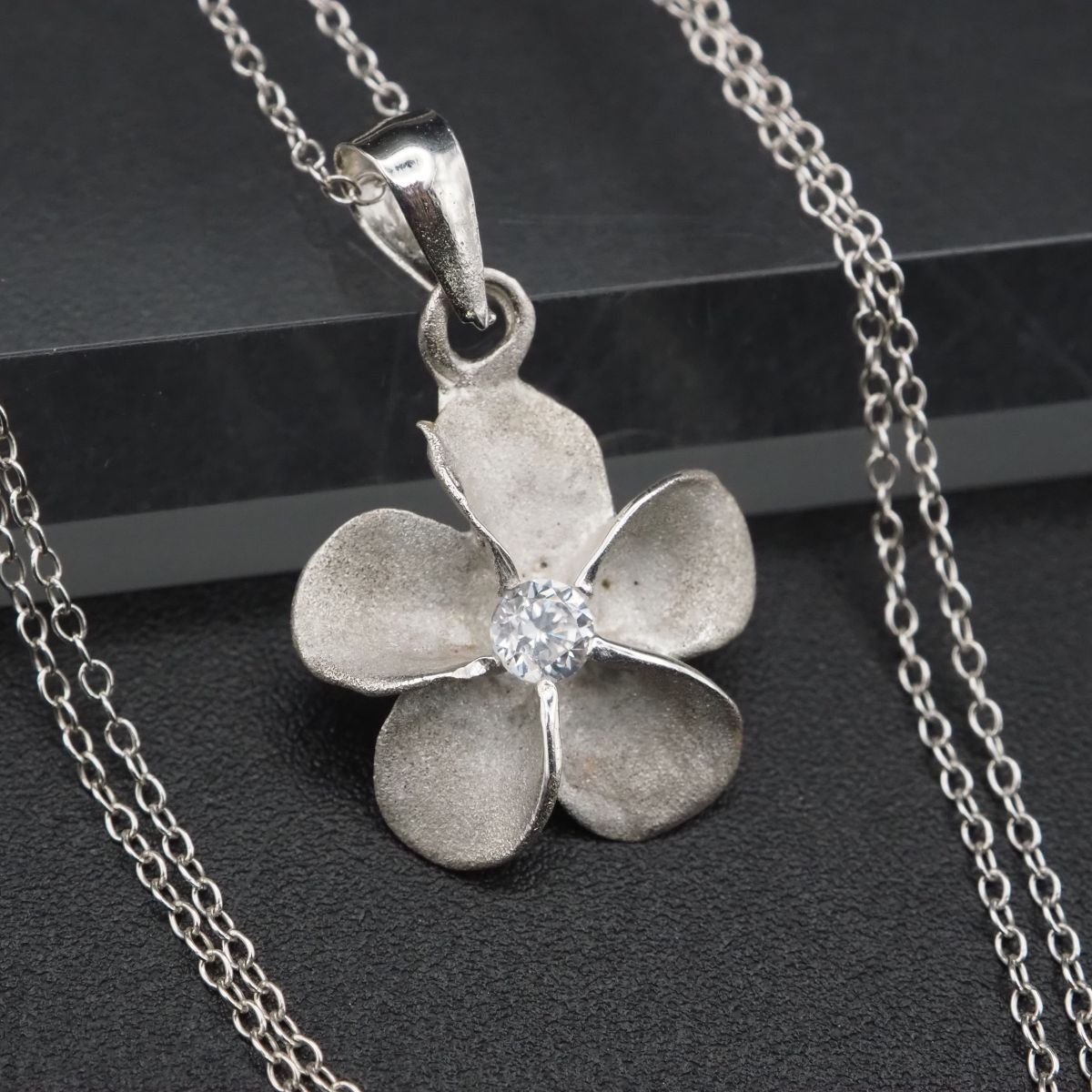 H873 ハワイアンジュエリー 925刻印 ペンダント ネックレス プルメリア ダイヤモンド風 デザイン シルバー拍卖