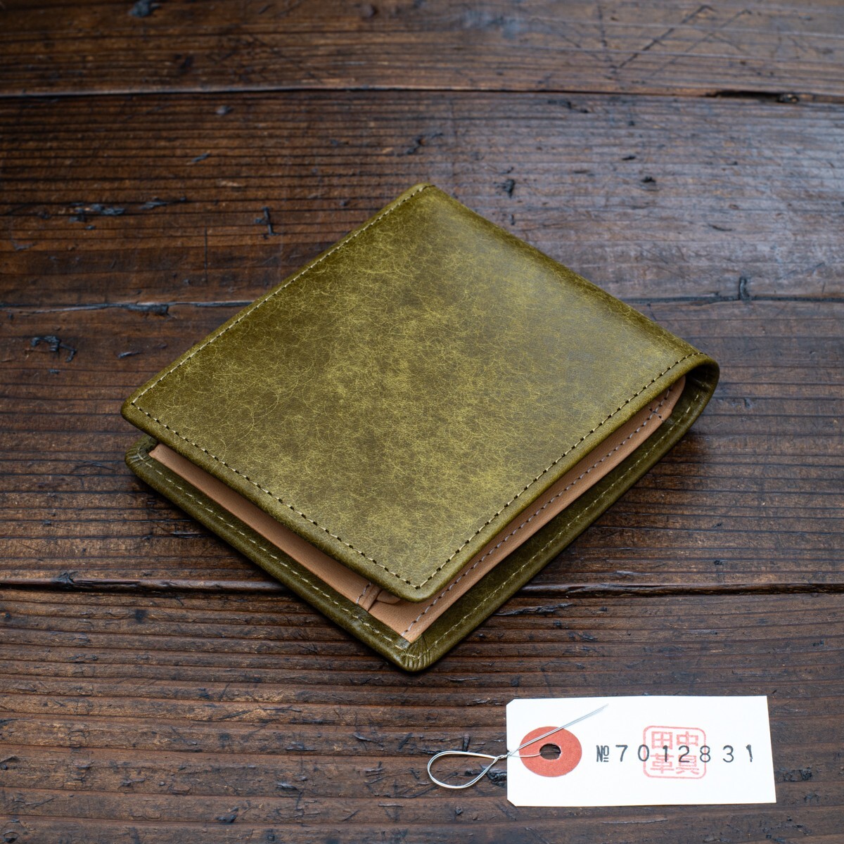バケッタレザー【牛革】オリーブグリーン 鶯色 オイルレザー メンズ 財布 二つ折り財布 新品 未使用 送料無料 1円 緑 本革 田中革具拍卖