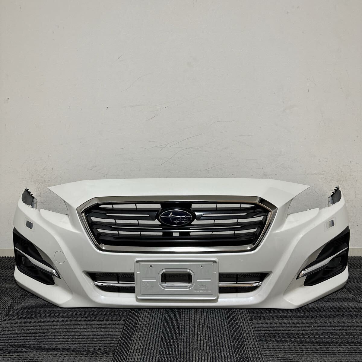 中古 スバル VM4 VMG レヴォーグ 前期 フロントバンパー グリル フォグカバー K1X クリスタルホワイトパール 白拍卖