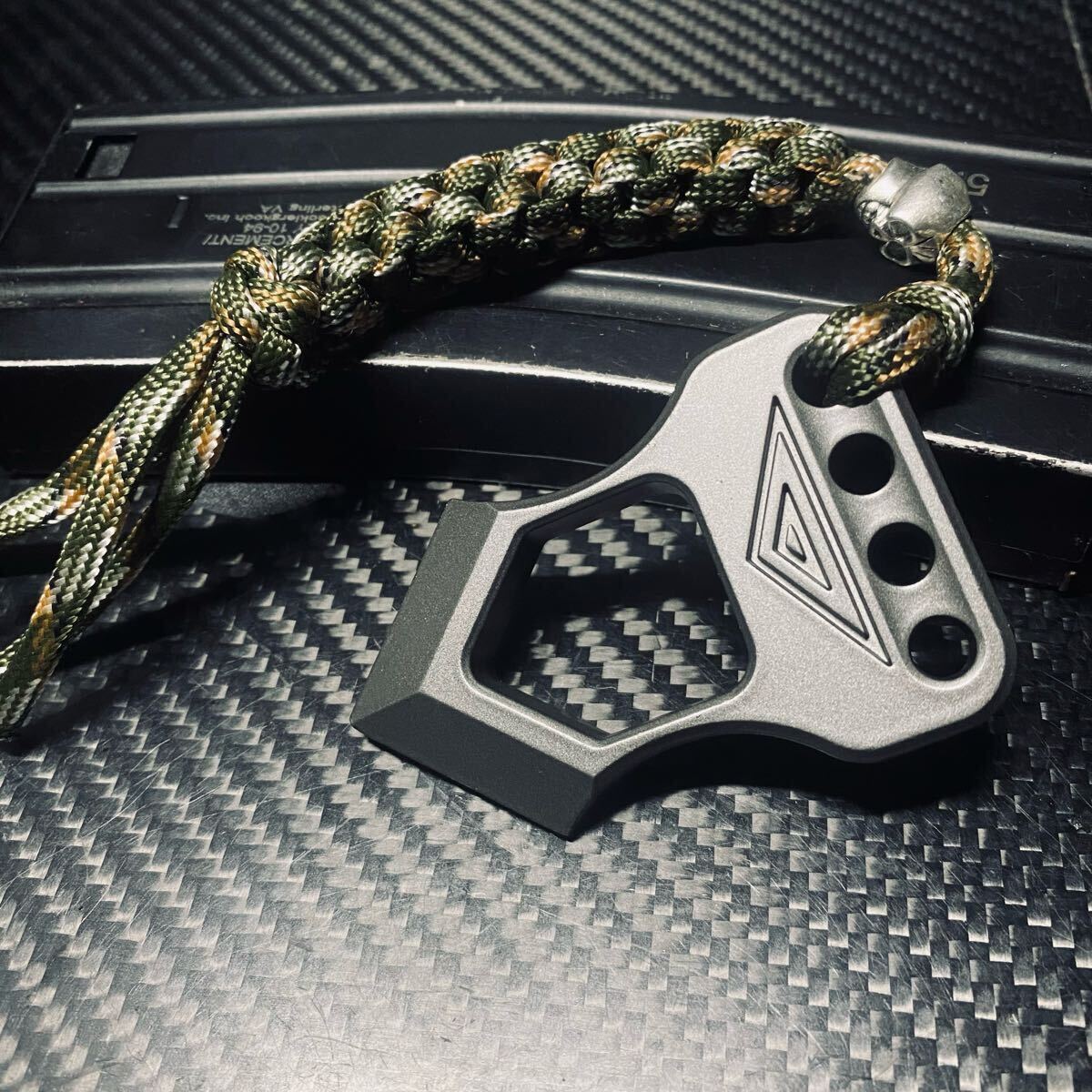 鋼.製 アウトドア キーホルダー サバイバル道具 ハイキング 野外登山 100g EDCツール拍卖