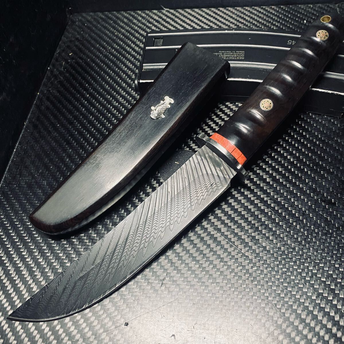 超高品質 黒檀和式 日本刀 サバイバルナイフ ダマスカス鋼製 薪割り 專用シース付き キャンプ アウトドア ハイキング 野外登山 303g拍卖