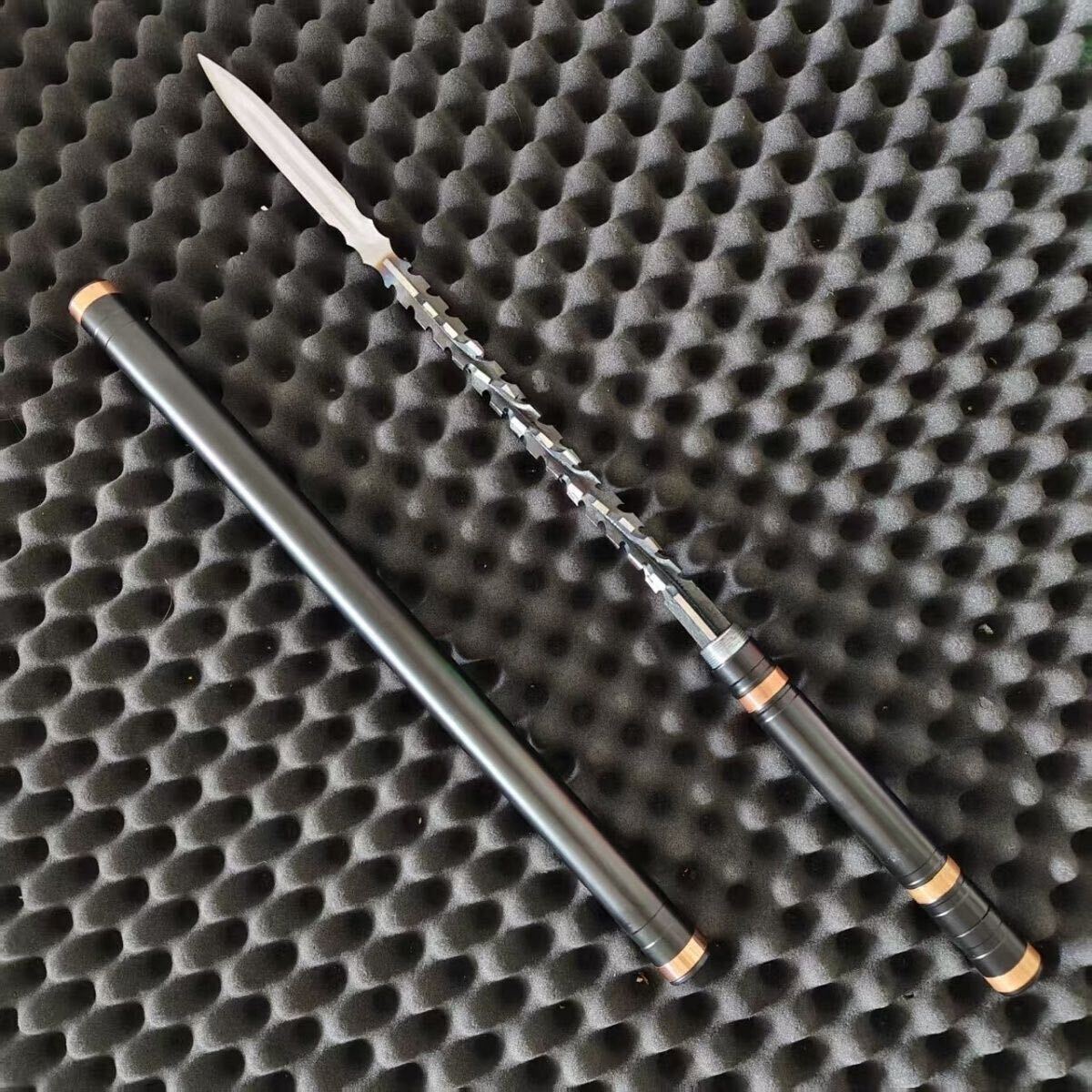 アウトドア 多機能 サバイバルツール 金剛杵 長125cm 3.8kg 鋼製 頑丈装備 野外登山 收納サイズ78cm拍卖