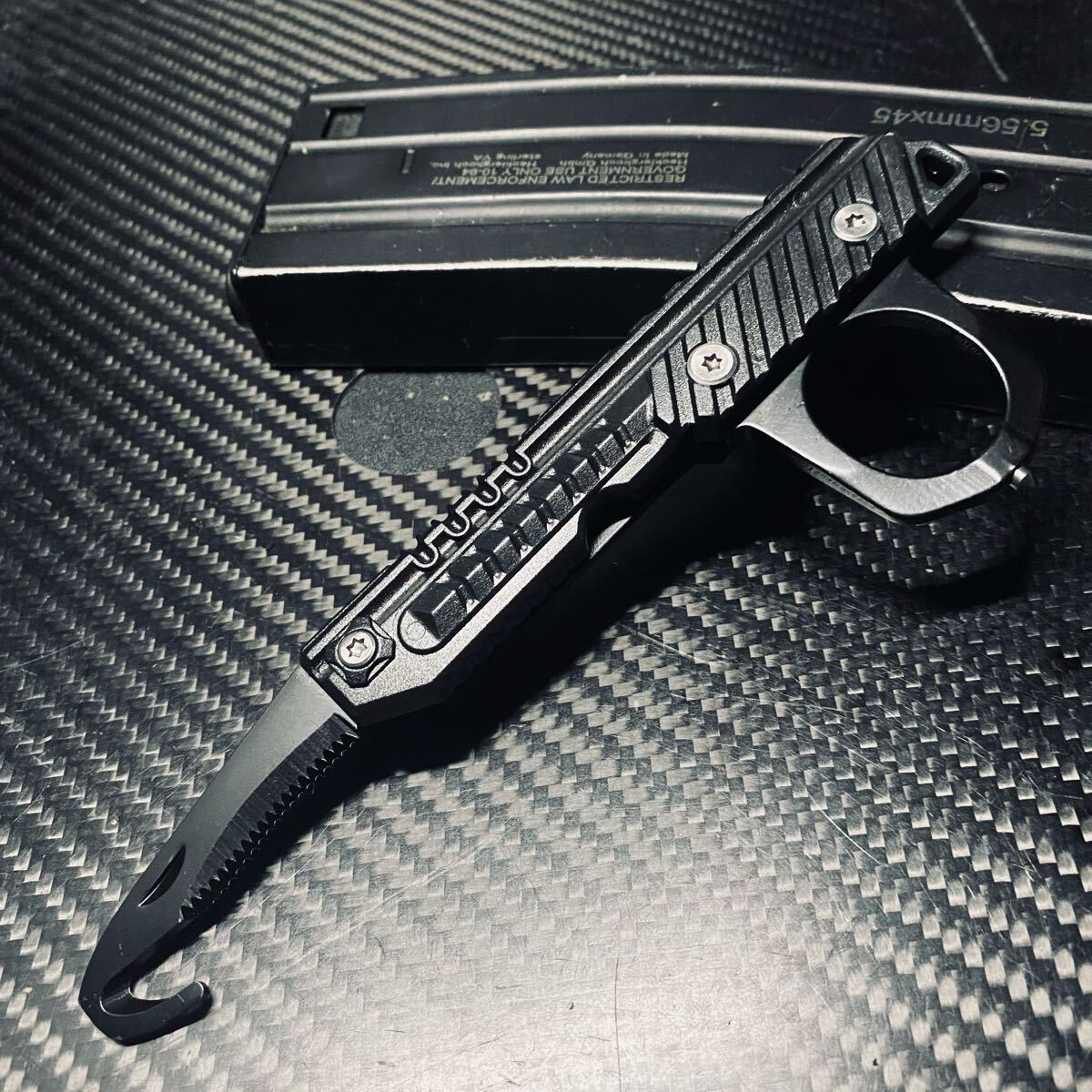 アウトドア 全金属 重量感65g サバイバル道具 ハイキング EDC 緊急脱出ツール 保管用の緊急時の脱出 拍卖