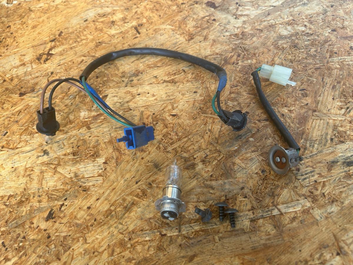 4358■ ヤマハ JOG ジョグ FI SA36J SA39J SA55J SA57J ヘッド ライト ソケット ウインカー 電球付き!拍卖