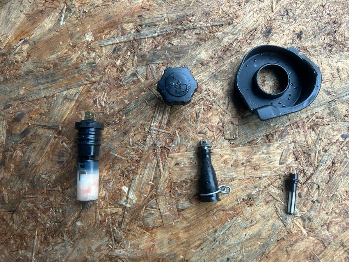 4574■ ホンダ ジャイロキャノピー TA02 オイルタンク パーツ レベルセンサー ゴムホース キャップ拍卖