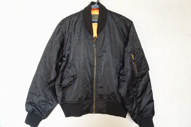 EARTH EXPLORER/MA-1フライトジャケット/中綿入ジャンパー/アウター/ブルゾン/前ジップアップ/ミリタリー/黒/ブラック/Mサイズ(11/7R7)拍卖
