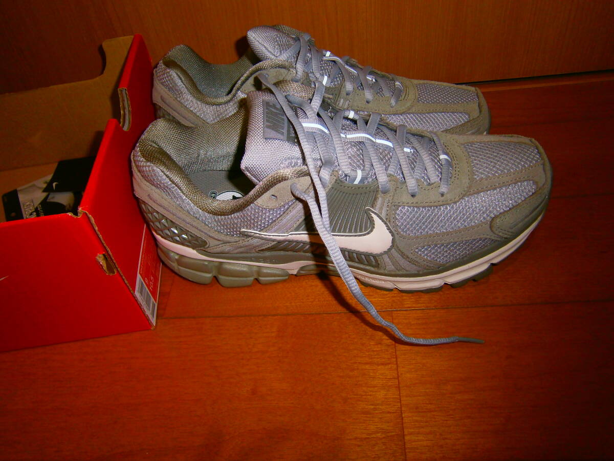 ナイキ ズームボメロ5 グレー 27.0cm HF1553-002 nike zoom VOMERO5 us9.0 拍卖
