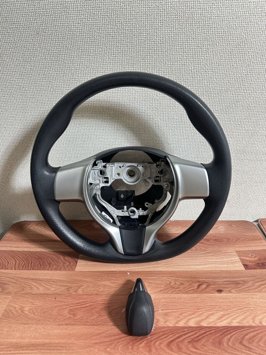 トヨタ ヴィッツ用 NCP131 中型ステアリングホイール、状態良好拍卖