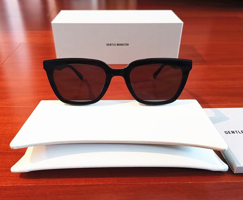 新品未使用※人気モデル*GENTLE MONSTER・ジェントルモンスター Mondo 登坂広臣 BTS 愛用・ブラック・サングラス・黒拍卖