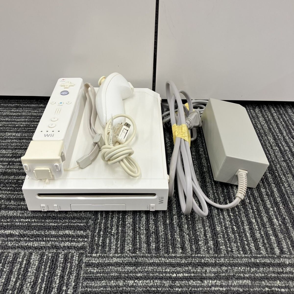 Z032-F10-56 Nintendo ニンテンドー RVL-001 Wii ゲーム機 本体 コントローラー アダプター 通電確認済み FF拍卖