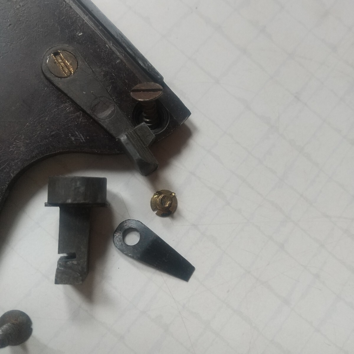 ワルサー WALTHER VP-Ⅱ オリジナル 左サイドカバー、マガジンキャッチ、スプリング、セフティーレバー & ビス モデルガン パーツ 中古品拍卖