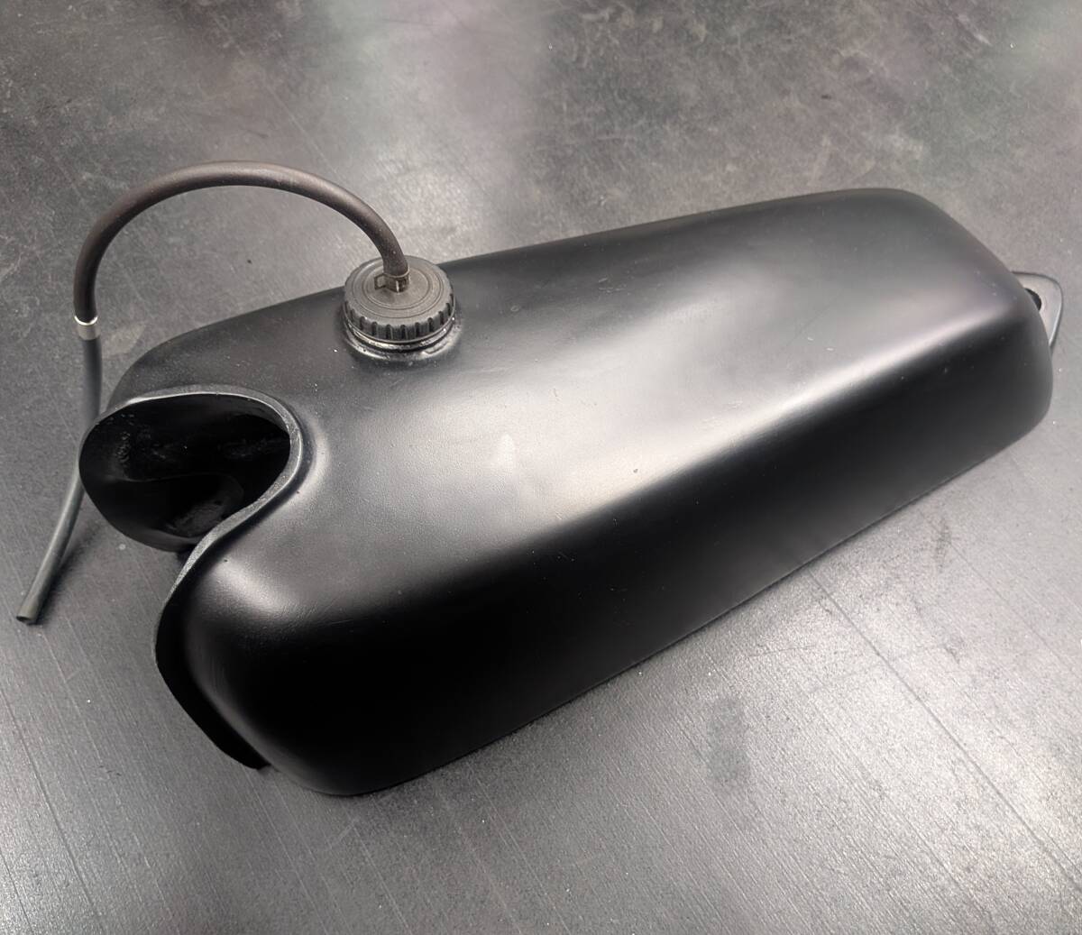 キッズガレージ FRP ナロータンク SR400 SR500 つや消し黒 ジャンク拍卖