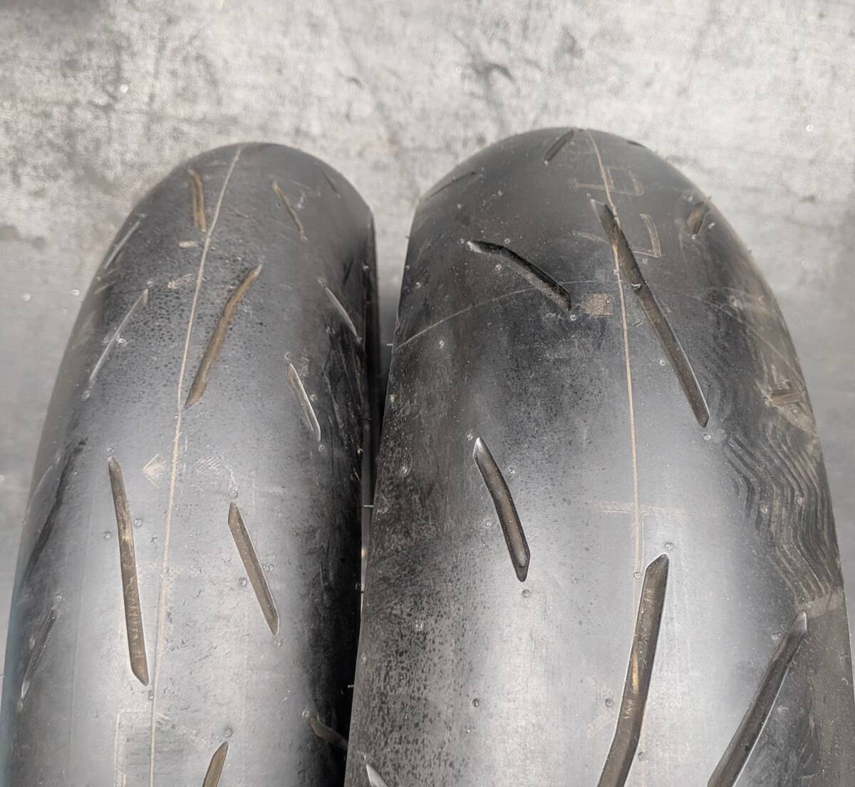 ダンロップ スポーツMAX α-13H 未走行 110/70-17 140/60-18 セット 古いためジャンク拍卖