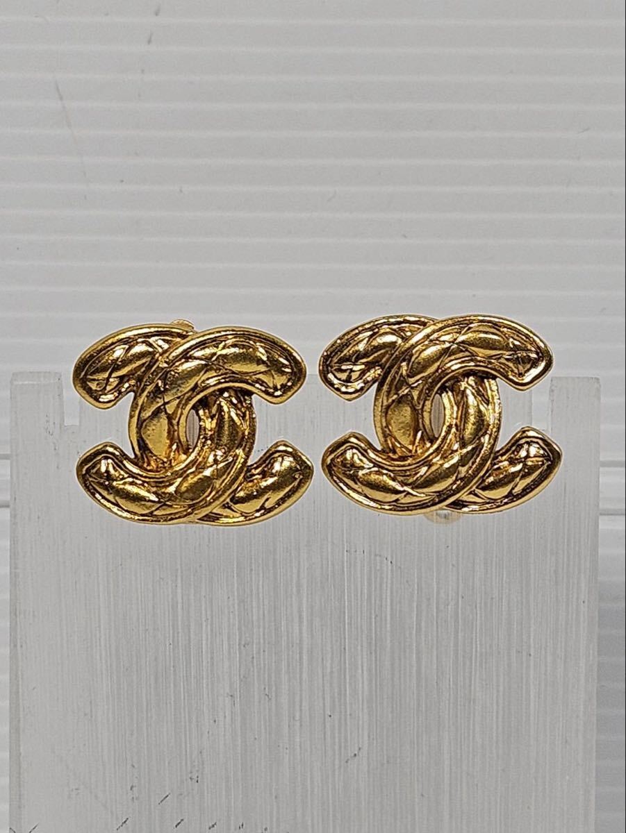Y5178-B38 CHANEL シャネル 刻印有 ココマーク マトラッセ イヤリング拍卖