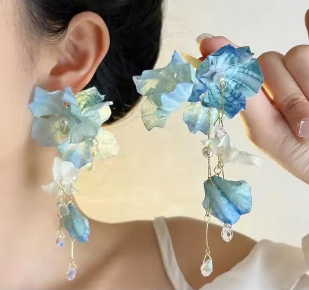 ブルーフラワー 青 花 タッセルピアス クリスタル ゆらゆら ロングピアス 派手 イベント拍卖