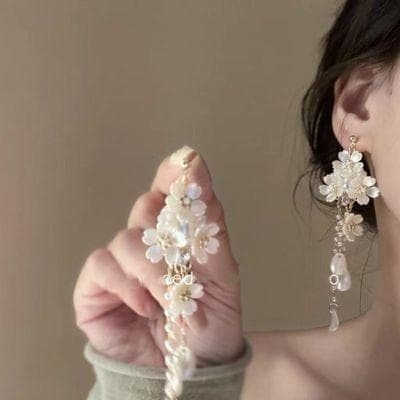 ピアス 華やか 結婚式 ウエディング フラワー 花 パール かわいい ゆらゆら 桜 白拍卖