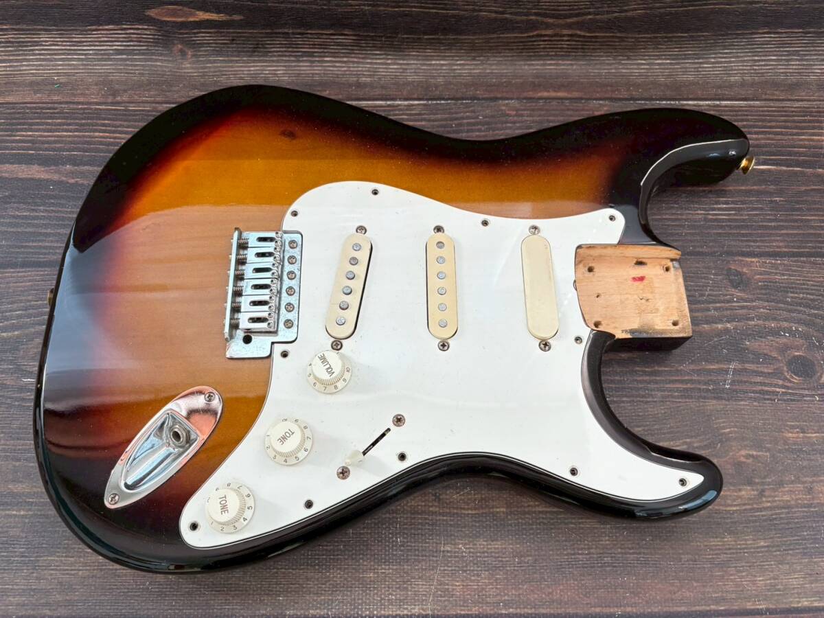 (1円~)Fender Japan? ストラトキャスター サンバースト ボディ ジャンク拍卖