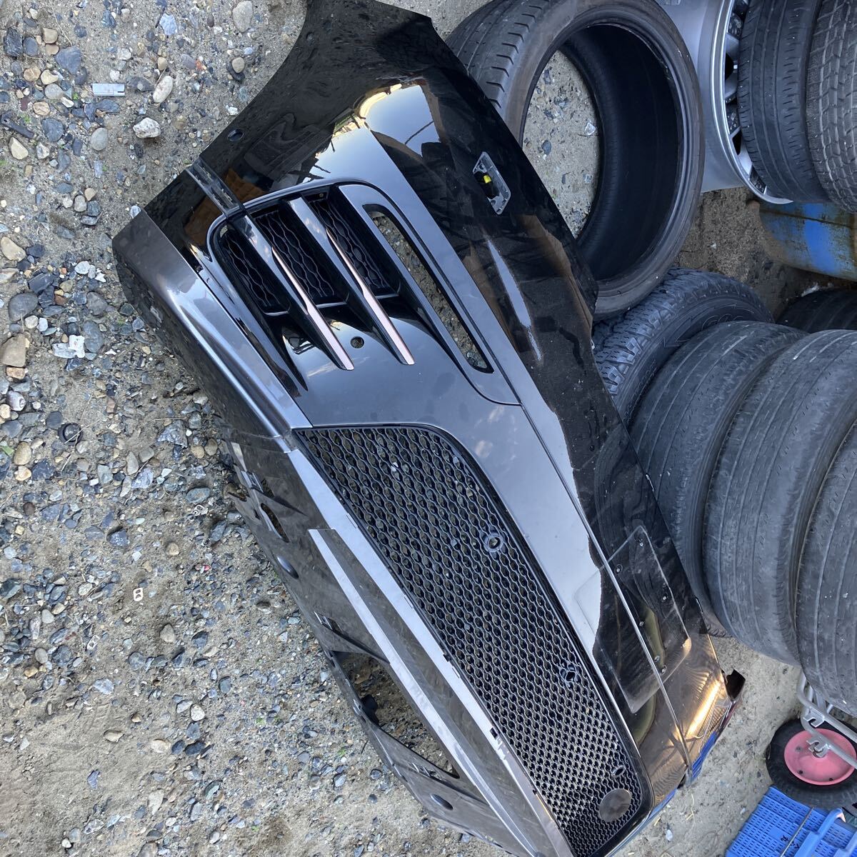 レンジローバー ヴェラール 現行モデル フロントバンパー 着払い 直接引き取り のみ拍卖