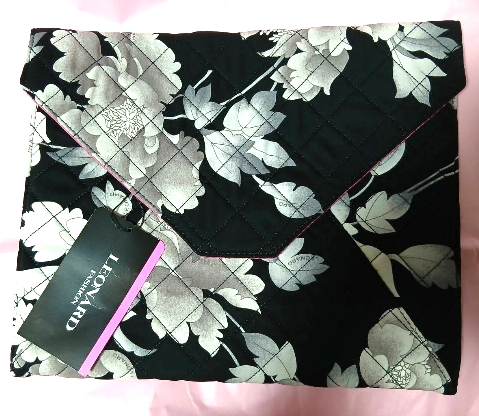 【未使用】レオナール iPadケース タブレットケース 小物入れ コード収納拍卖