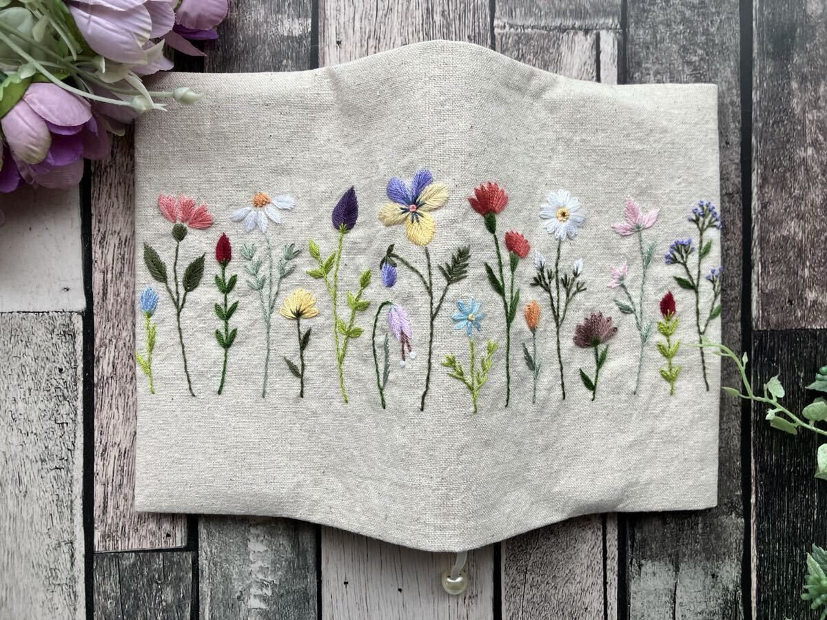handmade 野花の手刺繍 文庫本サイズブックカバー ハンドメイド プレゼントに!花柄刺しゅう拍卖