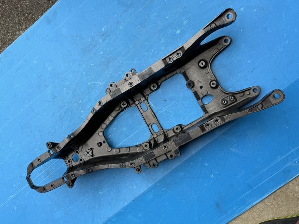 ¥500スタート!YZF-R1 2015-2019 2CR 純正シートレール 管理:R11519_33拍卖