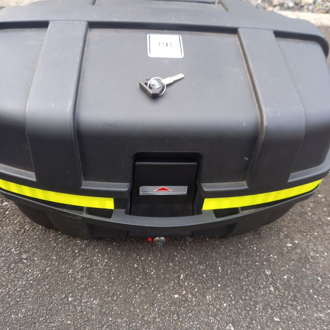 リアケース およそ600×400×300 バイクリアボックス ケース ツーリング 鍵あり ケースのみ脱着可能 ベース ボックス バイク拍卖