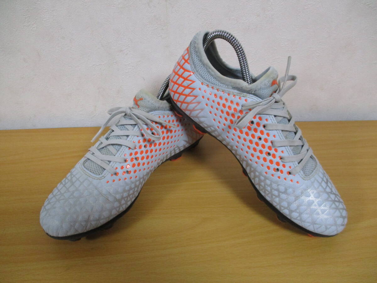 プーマ★サッカー用<スパイク・シューズ>★22cm グレー・オレンジ拍卖