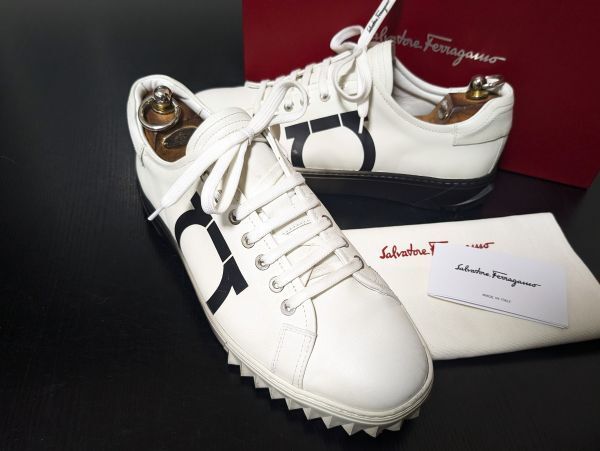 使用少 フェラガモ 8M Ferragamo ♯TZ58048 最上位ライン トラメッザ ガンチーニデザイン 濃紺グラデーション レザースニーカー 1120拍卖