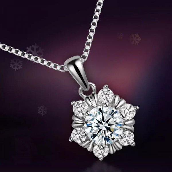【今だけ送料無料!!工場別注品/在庫僅か】2.5ctブリリアントカットフラワーパヴェペンダントC*B拍卖