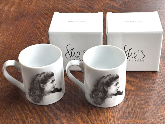 洋食器●マグカップ2個セット●メルセデスベンツ オリジナル●ノベルティ/非売品●メルセデス嬢の肖像拍卖