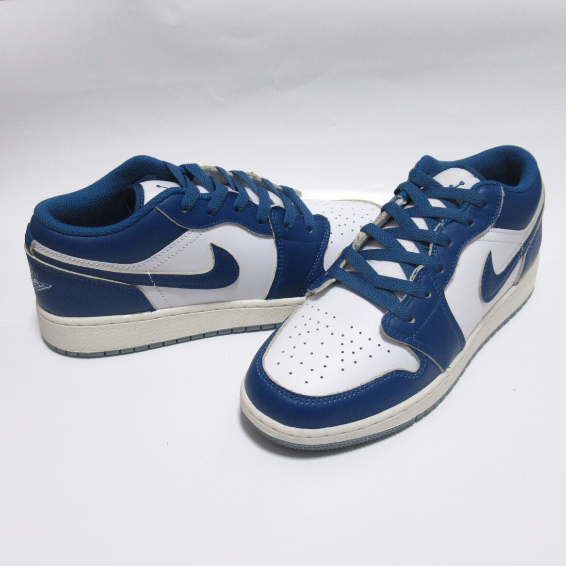 NIKE AIR JORDAN 1 LOW SE GS 白 青 24.5cm エアジョーダン1 ロー ジュニア レディース ホワイト インダストリアルブルー FN9137-141拍卖