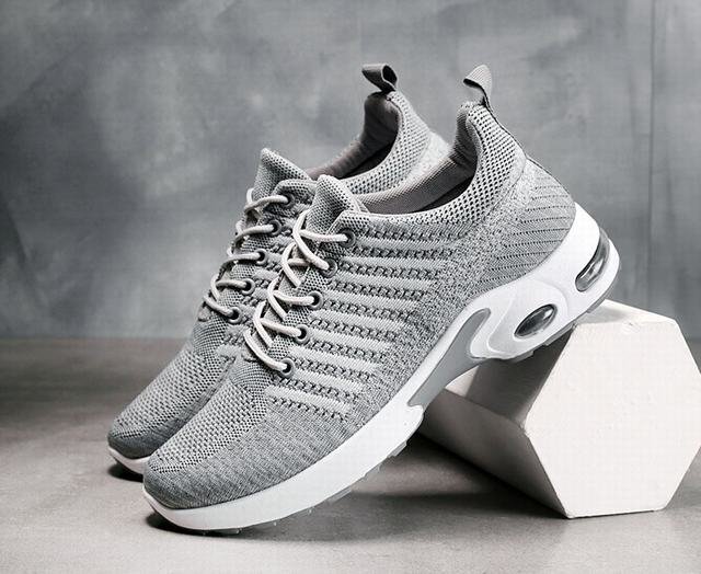 メンズ スニーカー ウォーキングシューズ 春秋 厚底 疲れにくい 通気性 スポーツ カジュアル 防滑ソール グレー 27cm拍卖