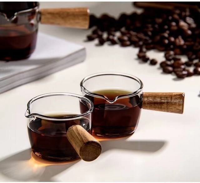 木製ハンドル ガラスピッチャー コーヒー キッチン雑貨 ミルクピッチャー ドレッシング入れ ホットケーキ 100ml 2個セット拍卖