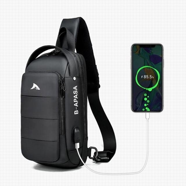 ボディバッグ 斜め掛け メンズ バッグ かばん 防水 防汚 通気 ベルト幅広め 光反射 USB充電 大容量 軽い 上質素材 男性拍卖