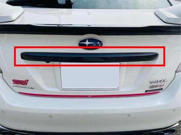 在庫希少!【未使用 スバル 純正】WRX S4 VAG トランクガーニッシュ ブラック拍卖