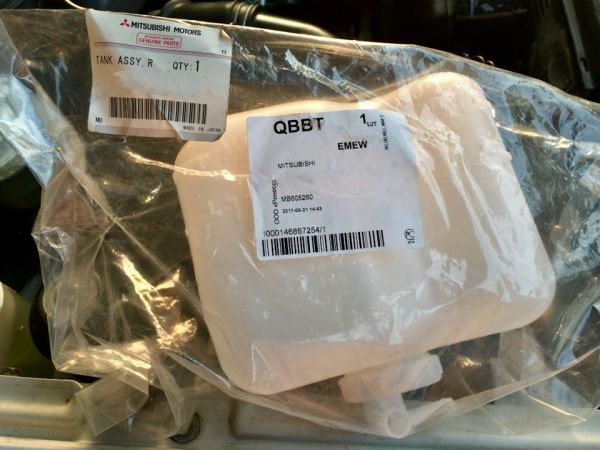 在庫希少!【未使用 三菱 純正】パジェロ V20/40系/V55W クーラント リザーバータンク拍卖